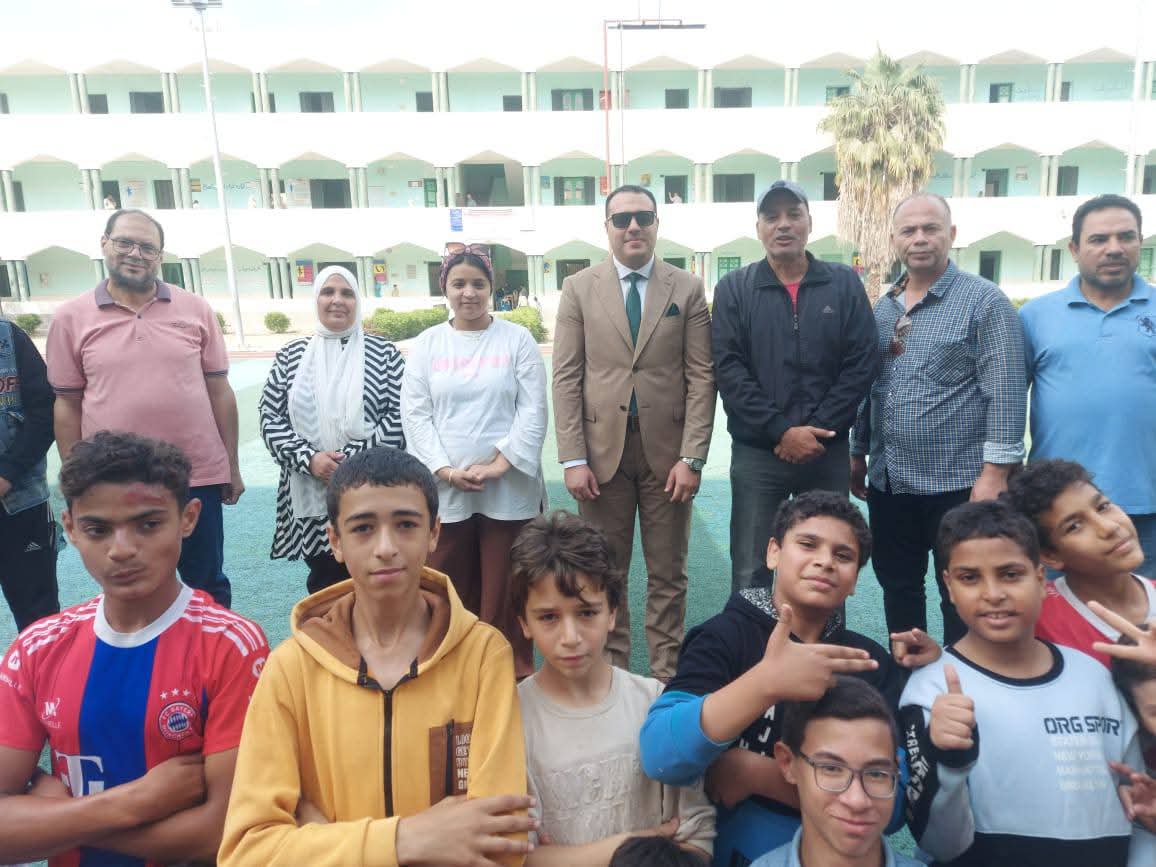 جانب من العروض الرياضية بالمدارس جانب من العروض الرياضية بالمدارس