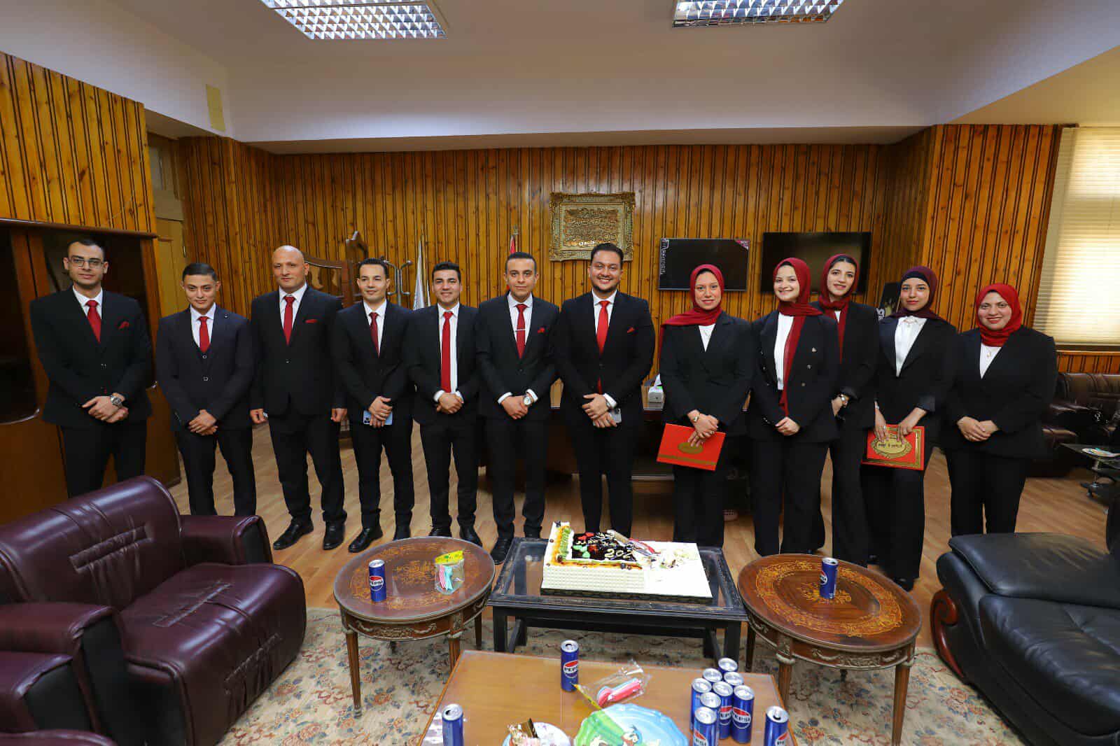 الفرحة تغمر الوجوه