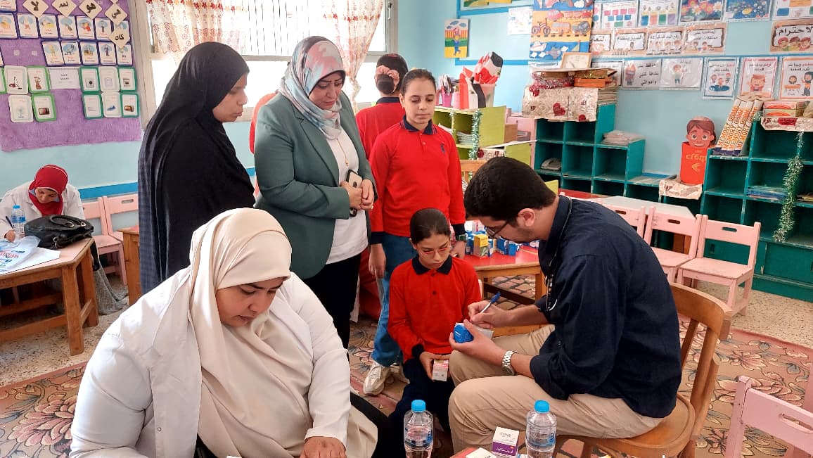 خلال فحص الطلاب وصرف العلاج