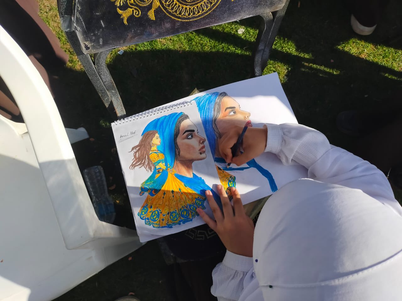 اتقات وتميز في رسم  فتاة