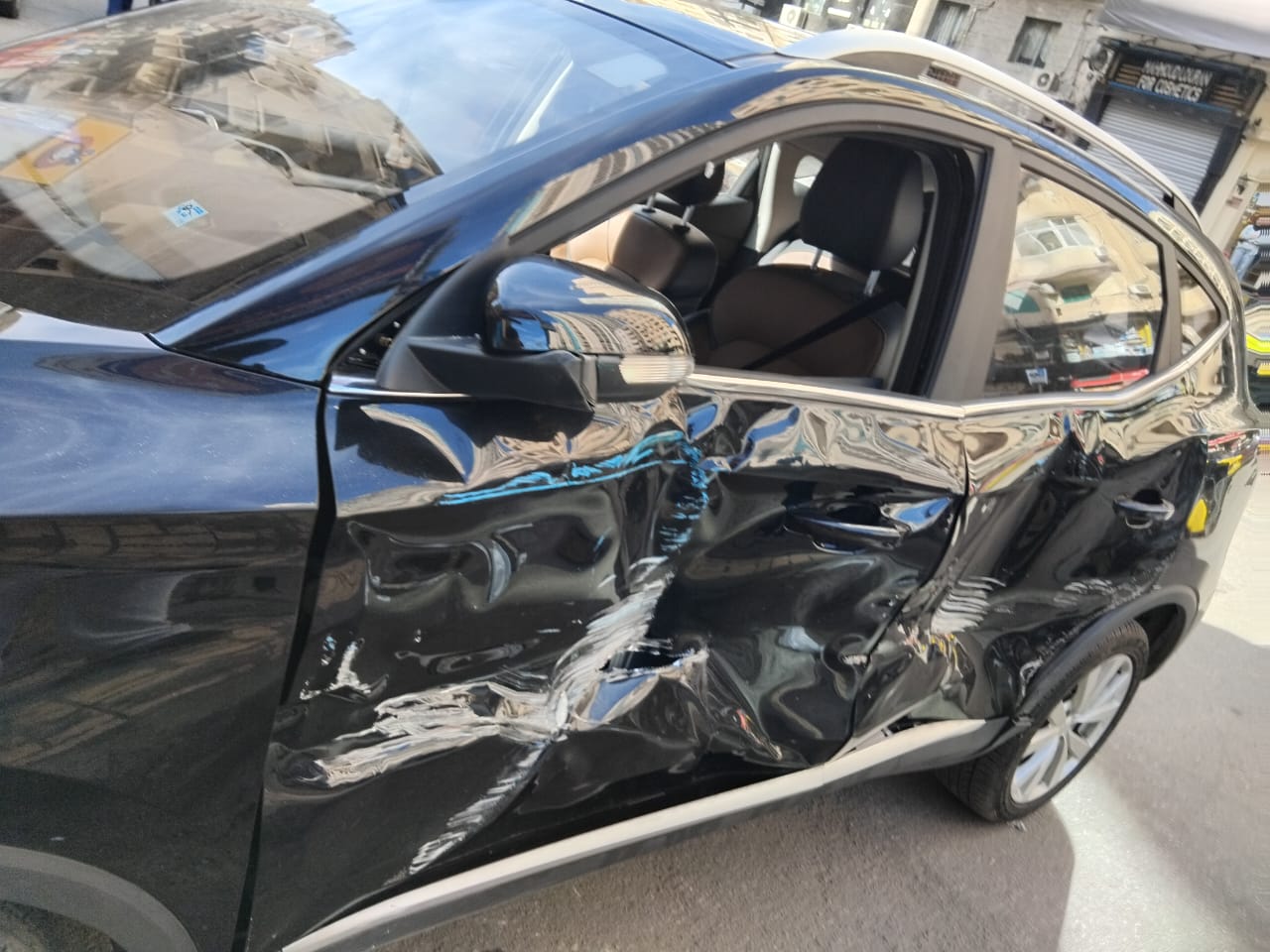 حادث تصادم سيارة وترام في الإسكندرية