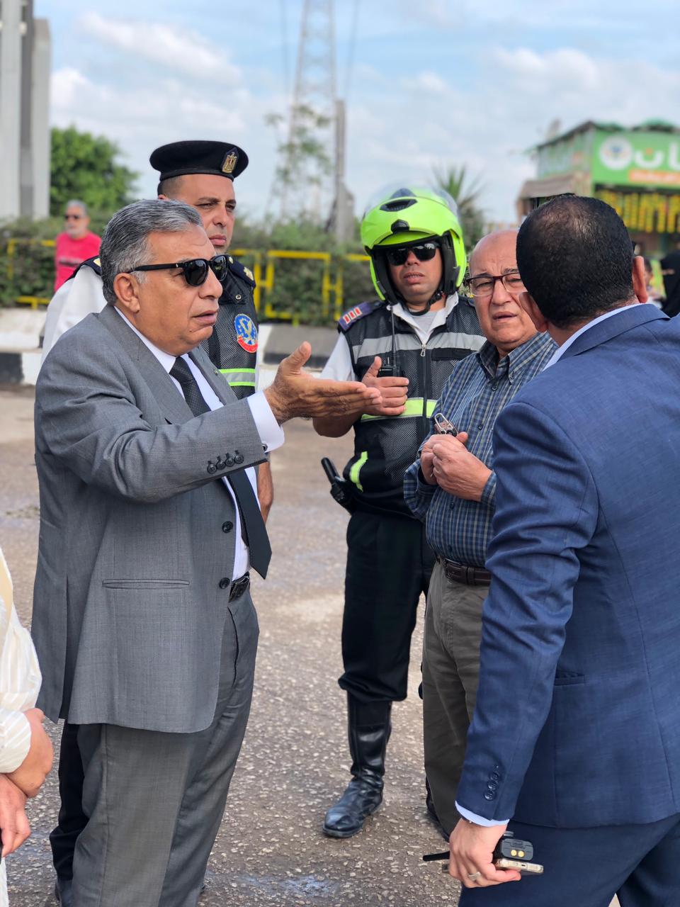 محافظ الدقهلية يلتقي المواطنين ويستمع لهم محافظ الدقهلية يلتقي المواطنين ويستمع لهم