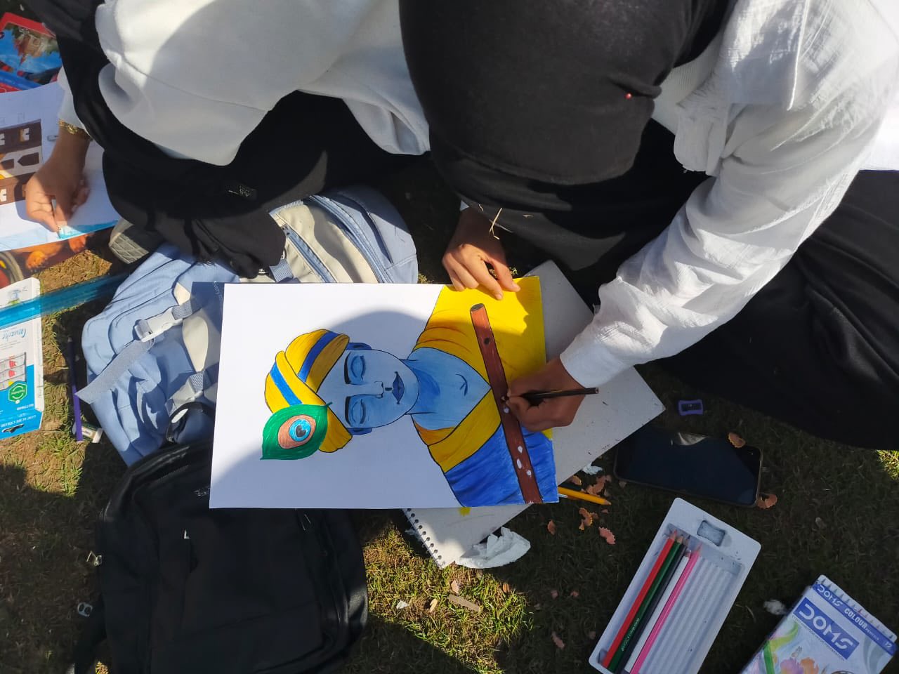 رسمه متميزة لفتاة هندية بريشة طالبة بكفر الشيخط