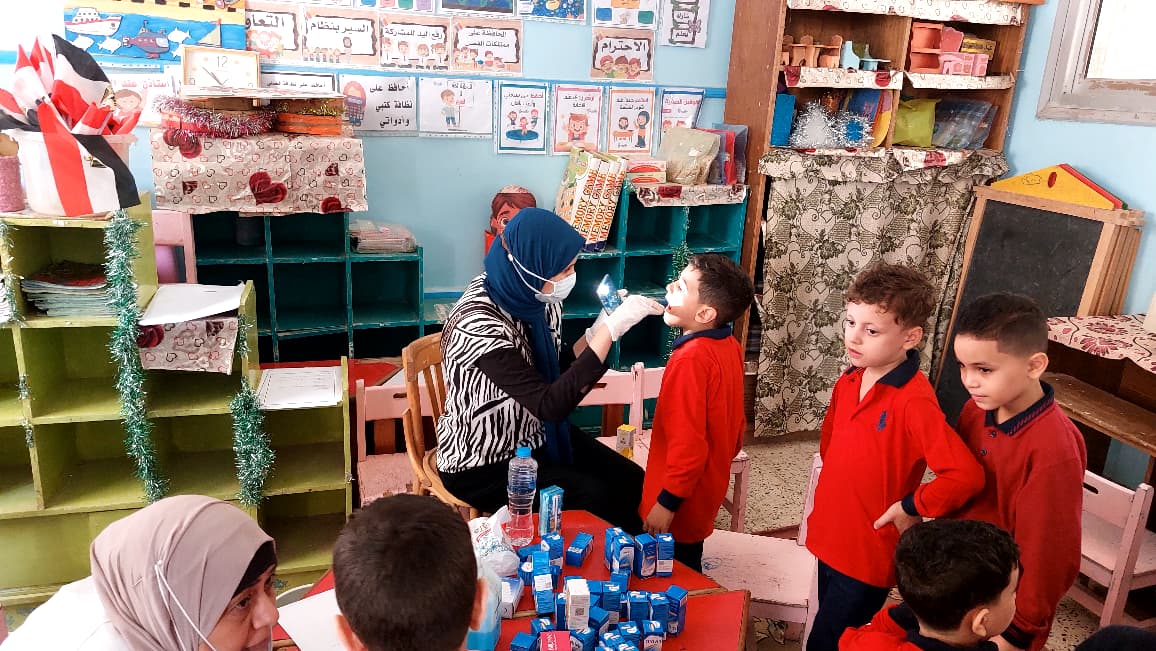 فحص التلاميذ بالمدارس