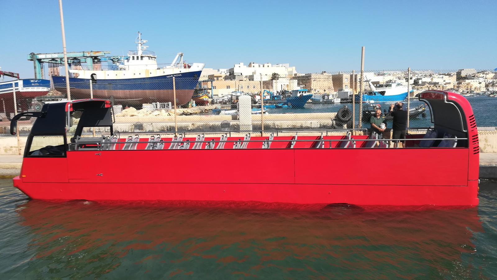 شاهد أول رحلة للأتوبيس البرمائى خلال تجربته قبل توريده وتشغيله رسميا فى مصر - اليوم السابع