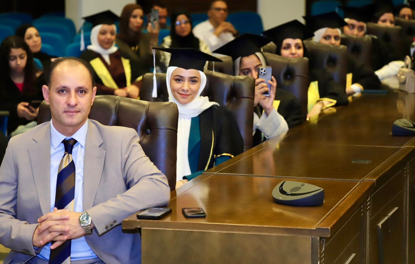 الكاتب الصحفى مدحت وهبه مدير تحرير اليوم السابع خلال حفل الخريجين