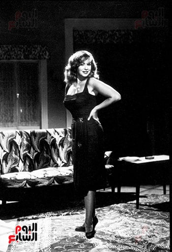 هند رستم بفستان داكن