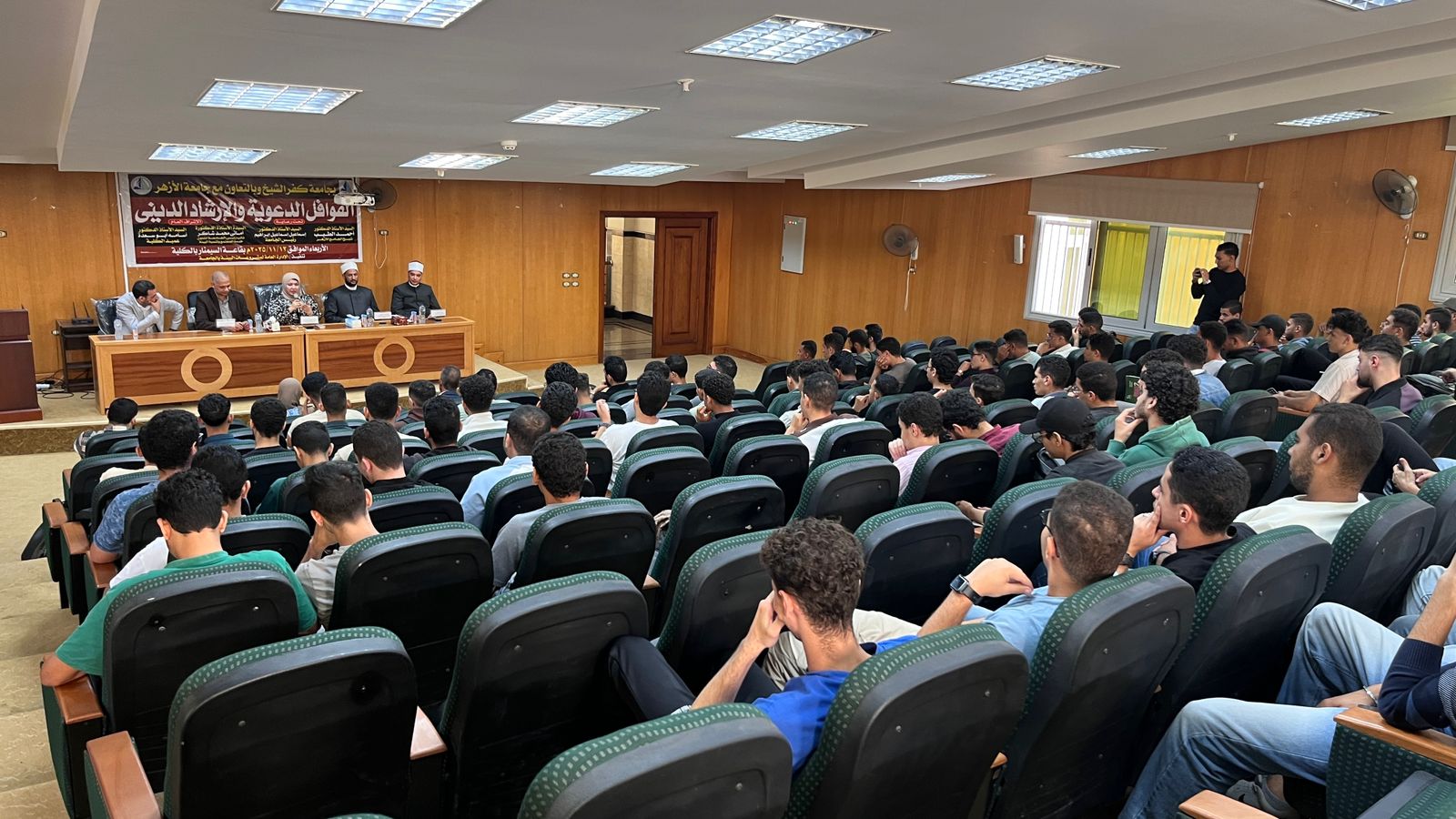 حضور كبير من الطلاب بالندوة التوعوية بكلية تجارة كفر الشيخ