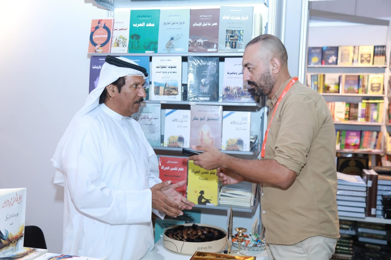 الشاعر محمد البريكى خلال حواره مع احمد منصور