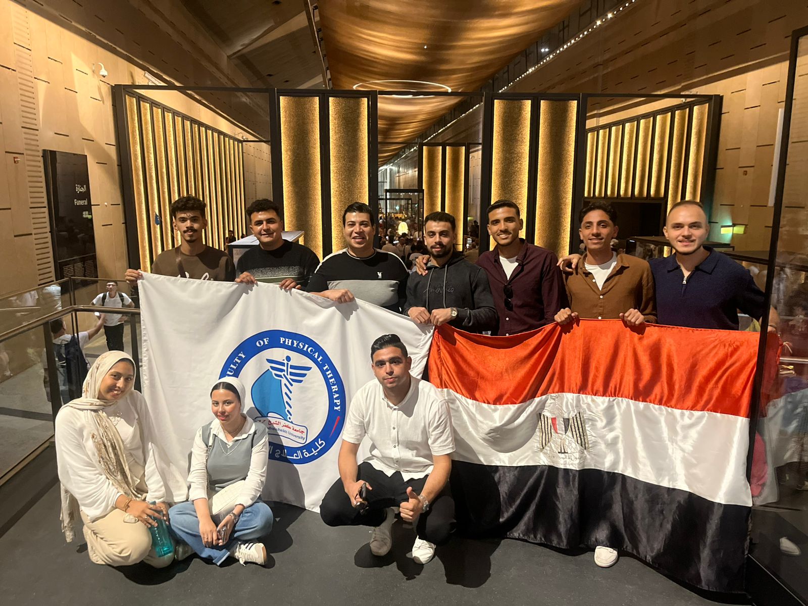 طلاب جامعة كفر الشيخ داخل المتحف الكبير