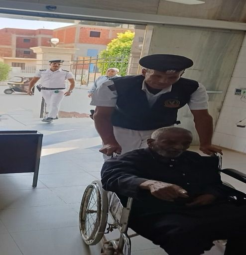 الأمن بالقاهرة يستجيب فورياً لاستغاثة مسن من ذوي الاحتياجات الخاصة (1)