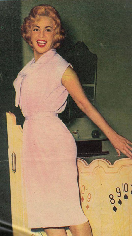 هند رستم بإطلالة رقيقة