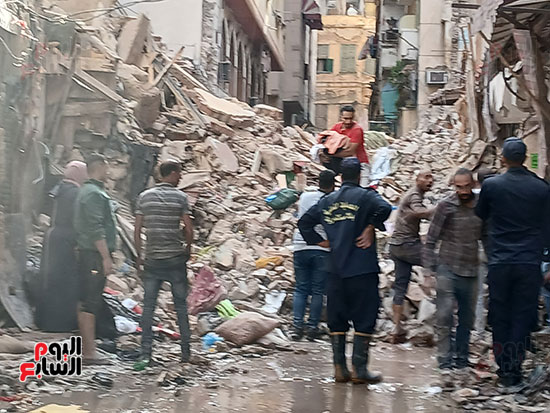 رفع-انقاض-عقار-الجمرك-المنهار--في-الإسكندرية