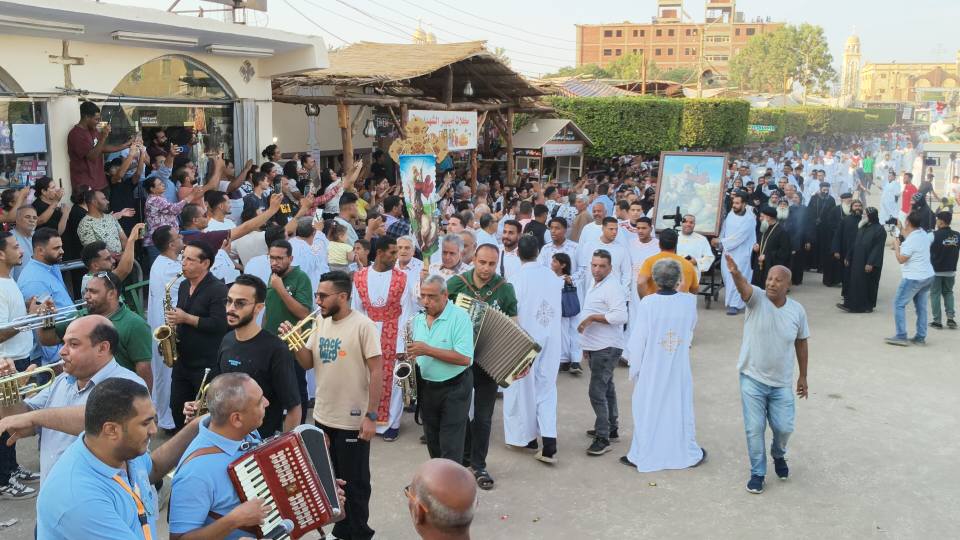 جانب من إحتفالات دير الشهيد مارجرجس في الرزيقات جانب من إحتفالات دير الشهيد مارجرجس في الرزيقات