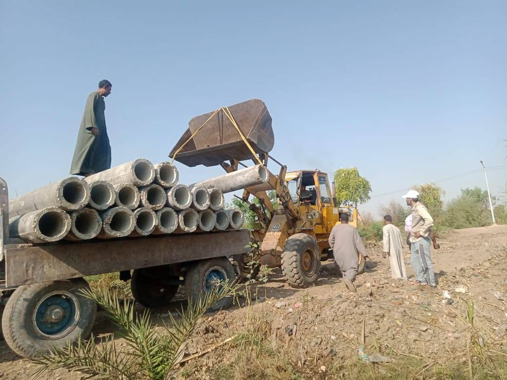 أعمال تمهيد الطريق البديل لجرارات قصب السكر قبل بدء الموسم أعمال تمهيد الطريق البديل لجرارات قصب السكر قبل بدء الموسم