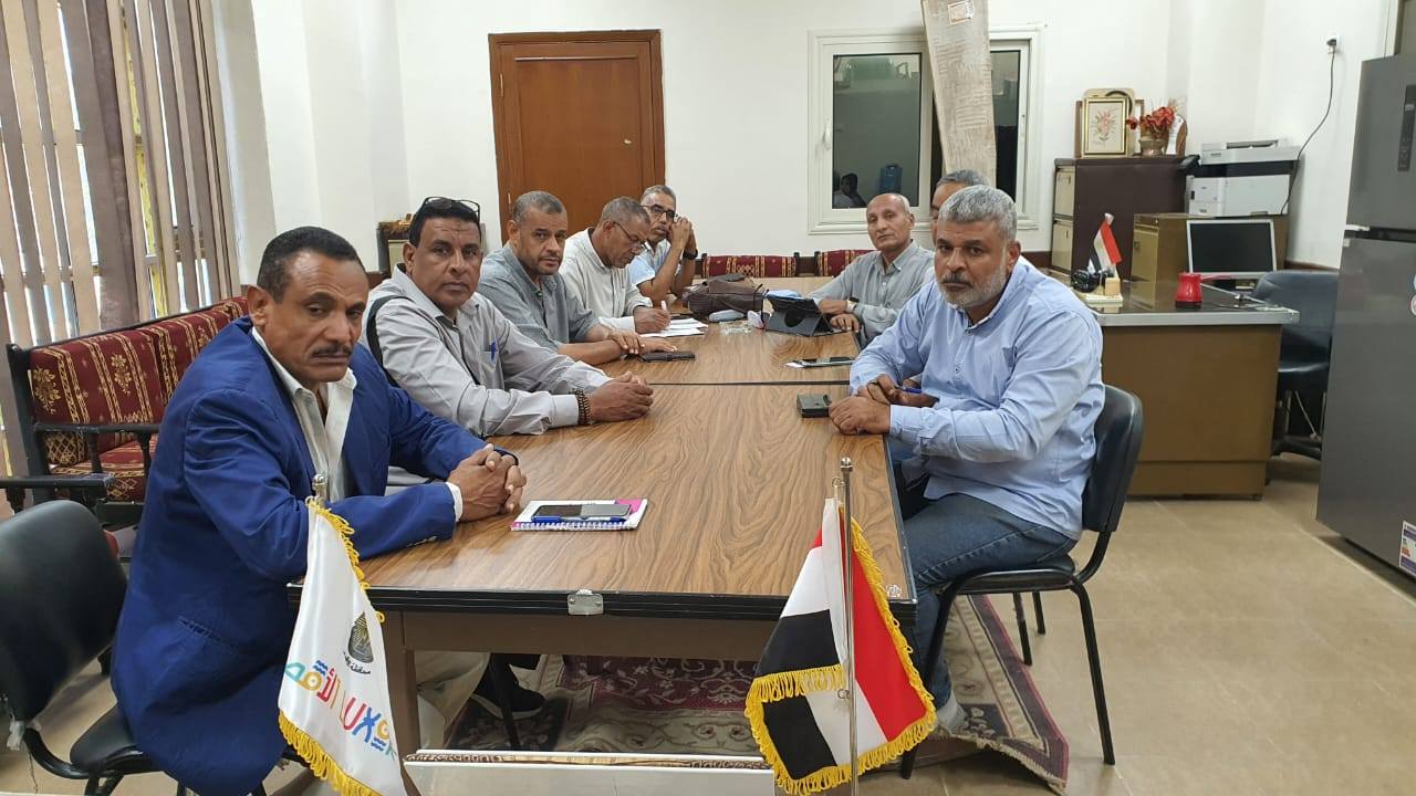 حضور اجتماع لمناقشة الاستعداد لإمتحانات نصف العام