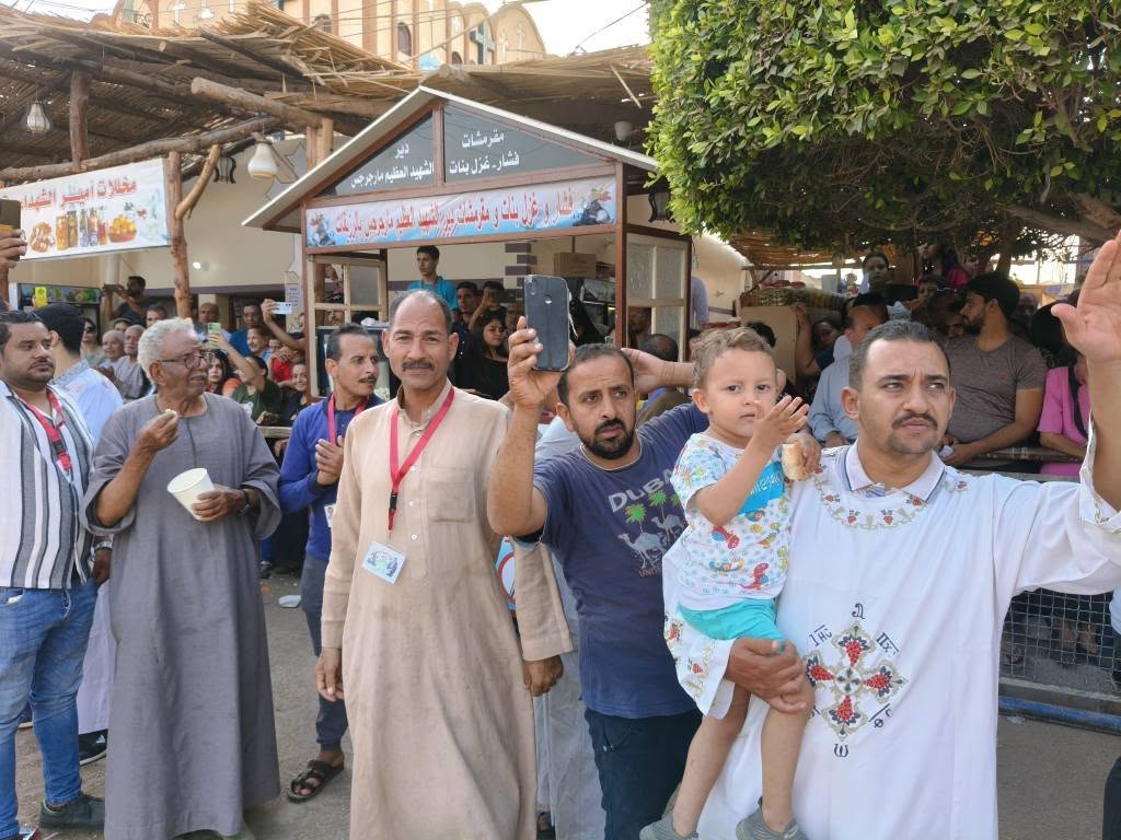 الفرحة والسعادة فى إحتفالات دير الشهيد مارجرجس في الرزيقات الفرحة والسعادة فى إحتفالات دير الشهيد مارجرجس في الرزيقات