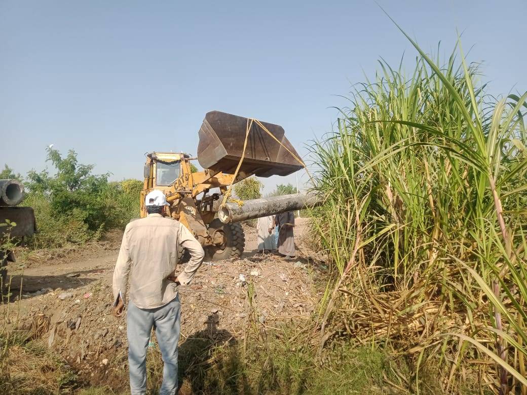 أعمال تمهيد الطريق البديل لجرارات قصب السكر قبل بدء الموسم بأرمنت أعمال تمهيد الطريق البديل لجرارات قصب السكر قبل بدء الموسم بأرمنت