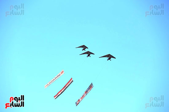 الطائرات الشراعيه تزين سماء القاهرة (2)