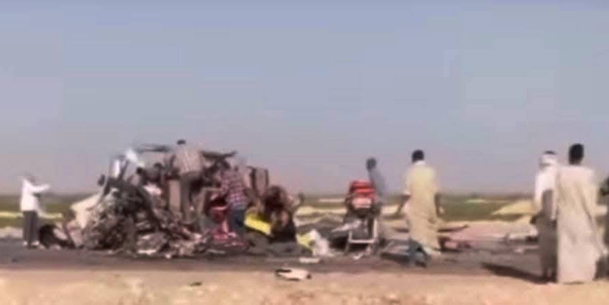 أول صور من موقع حادث تصادم ميكروباص وتريلا على الصحراوى الغربي بإسنا