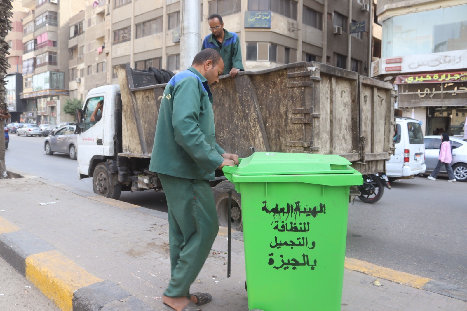 صناديق قمامة جديدة بشارع فيصل صناديق قمامة جديدة بشارع فيصل