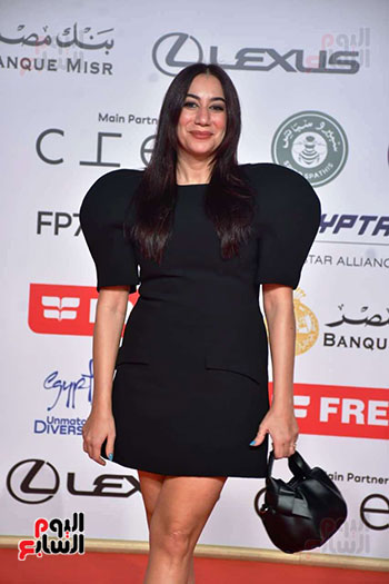 عرض فيلم ضايل عنا  (3)