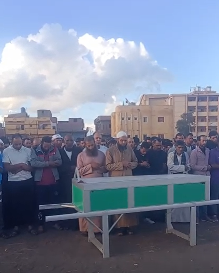 اداء صلاة الجنازة على الجثمان