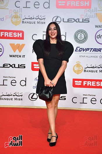 عرض فيلم ضايل عنا  (1)