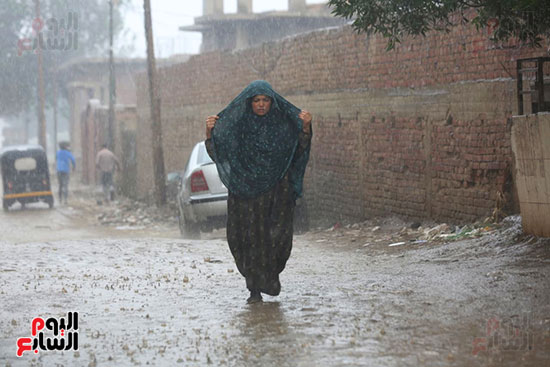 أمطار غزيرة تضرب العياط منذ الصباح