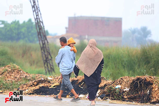 هطول أمطار غزيرة على فترات متقطعة