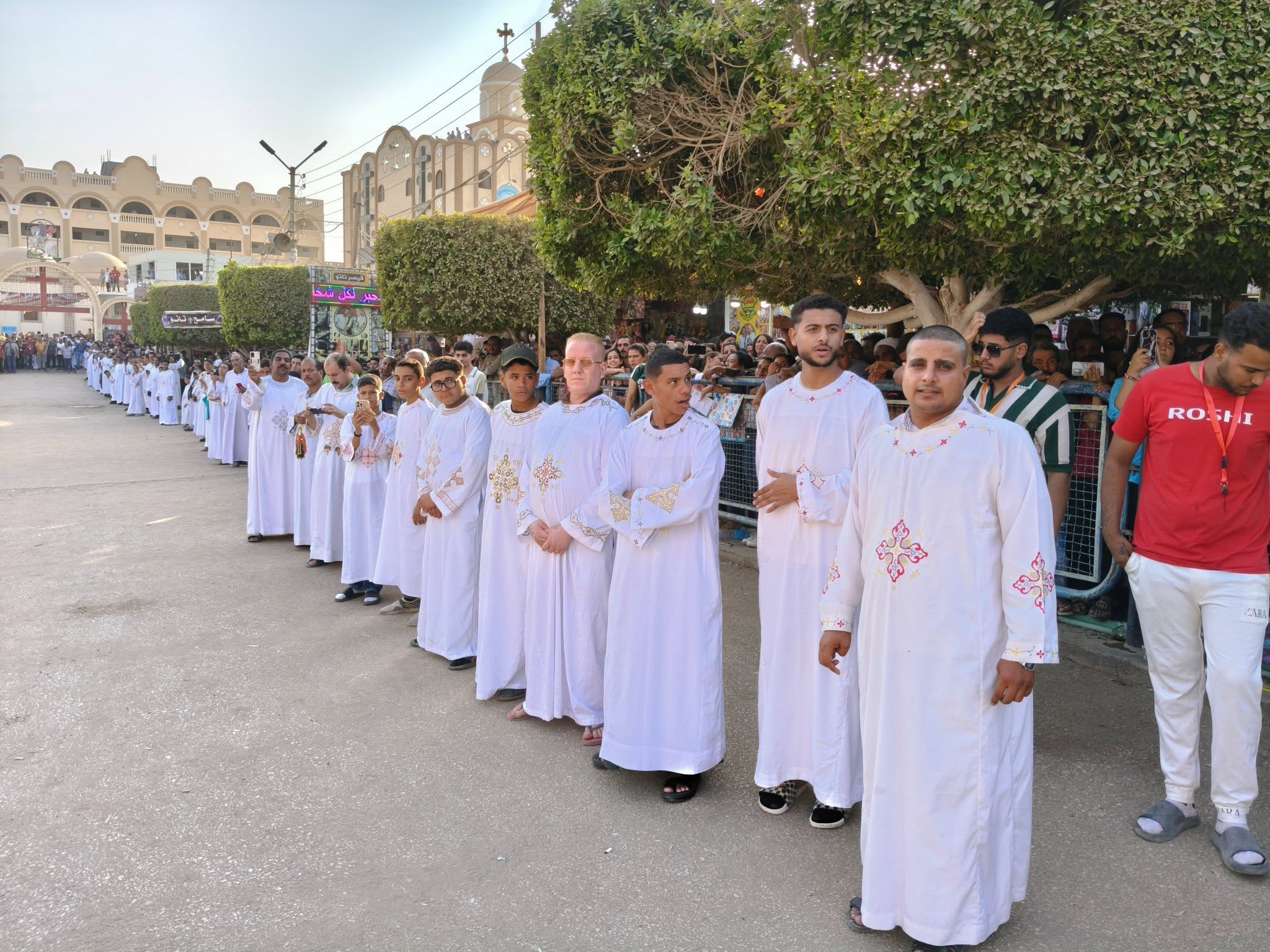 صفوف الشمامسة فى إحتفالات دير الشهيد مارجرجس في الرزيقات صفوف الشمامسة فى إحتفالات دير الشهيد مارجرجس في الرزيقات