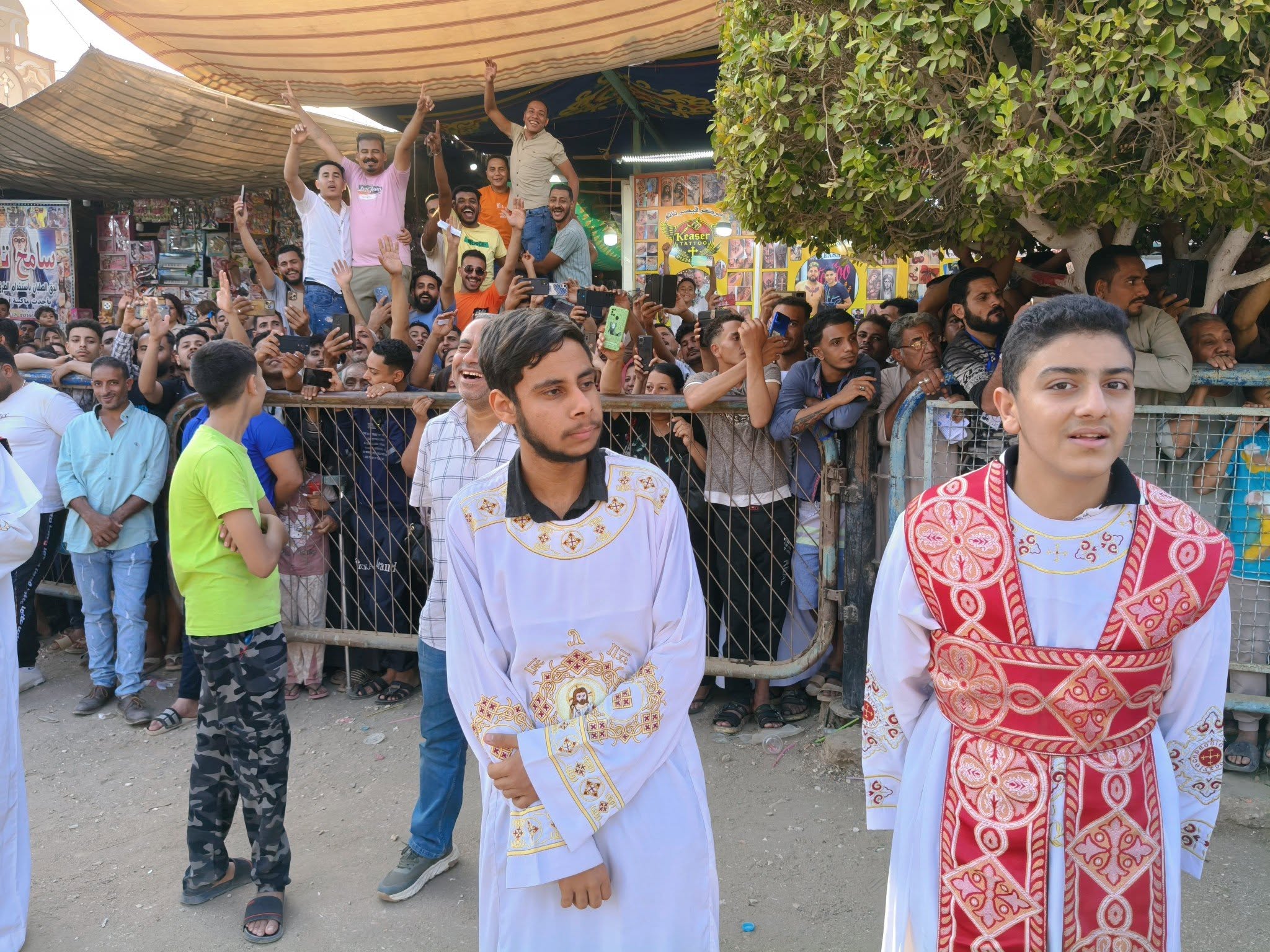 المشاركون فى إحتفالات دير الشهيد مارجرجس في الرزيقات المشاركون فى إحتفالات دير الشهيد مارجرجس في الرزيقات