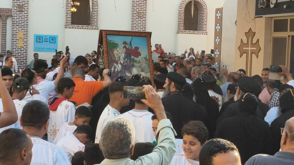 شعب الكنيسة يحتفلون بالمولد السنوي في دير مارجرجس بجبل الرزيقات شعب الكنيسة يحتفلون بالمولد السنوي في دير مارجرجس بجبل الرزيقات