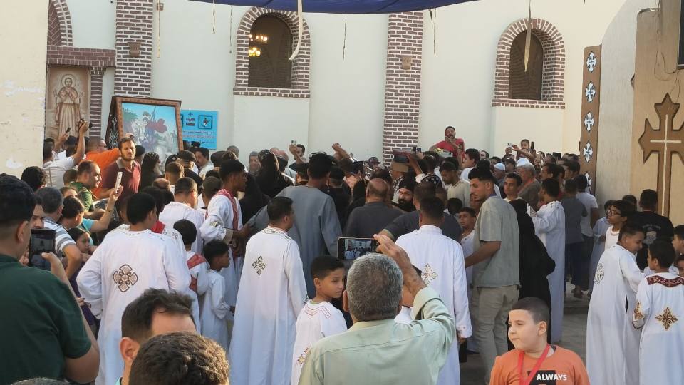 المئات من شعب الكنيسة يحتفلون بالمولد السنوي في دير مارجرجس بالرزيقات المئات من شعب الكنيسة يحتفلون بالمولد السنوي في دير مارجرجس بالرزيقات