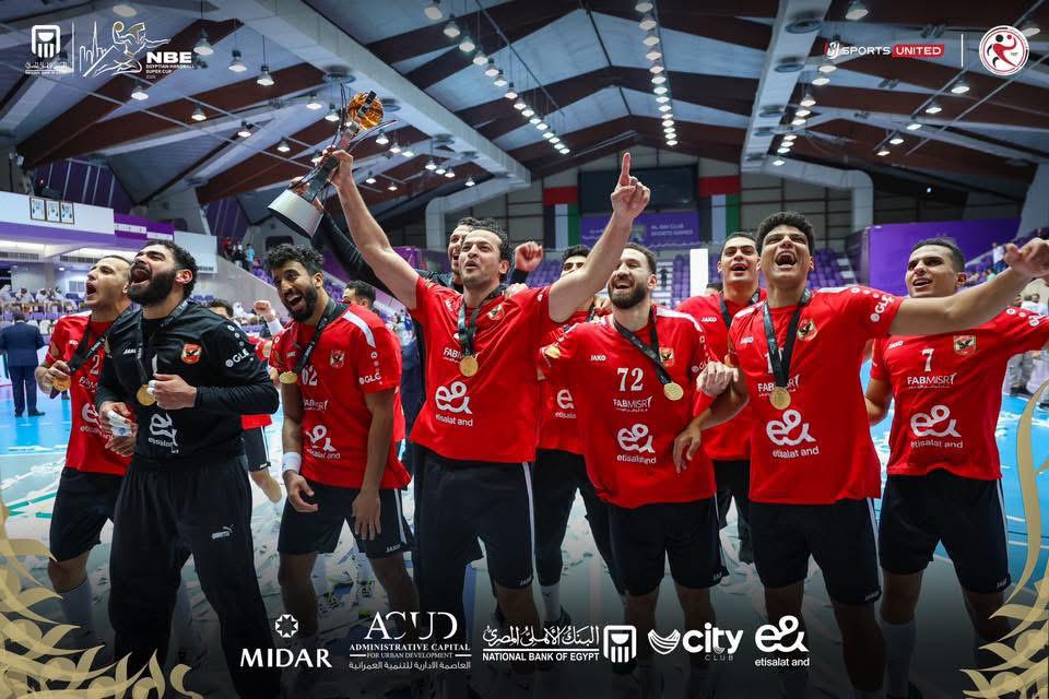 احتفالات لاعبو الأهلي بلقب سوبر اليد  (3)