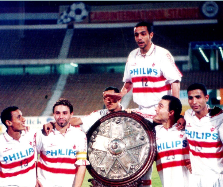 محمد صبري خلال احتفاله بدرع الدوري مع الزمالك