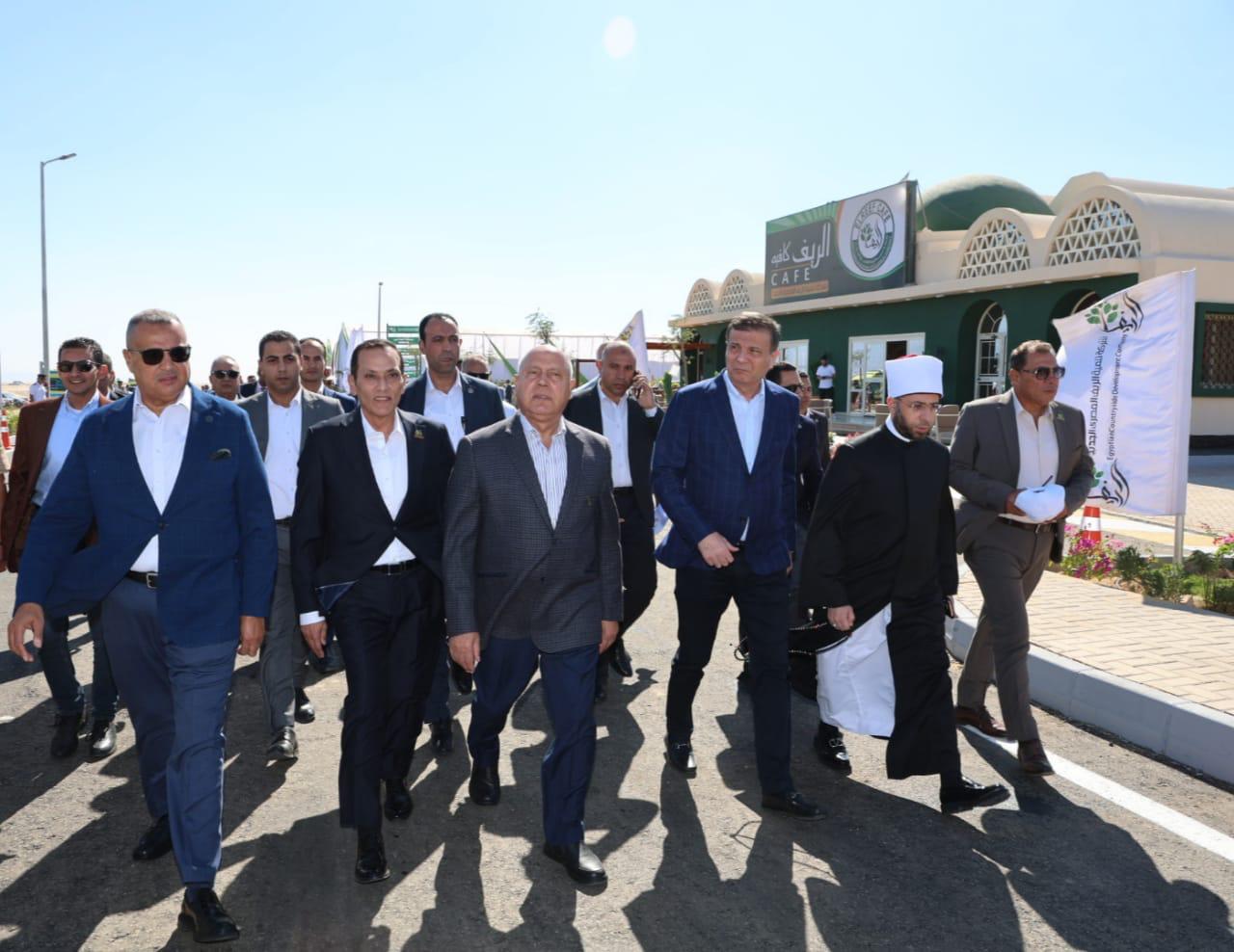 نائب رئيس مجلس الوزراء ووزراء الأوقاف والزراعة والإسكان يشهدون افتتاح المنطقة الإدارية والخدمية بمدينة الطور (2)