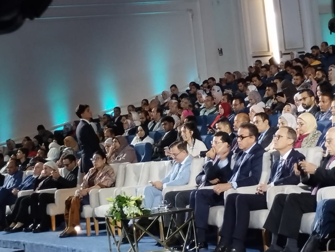 ناىب رئيس الوزراء ووزير الشباب خلال الجلسة