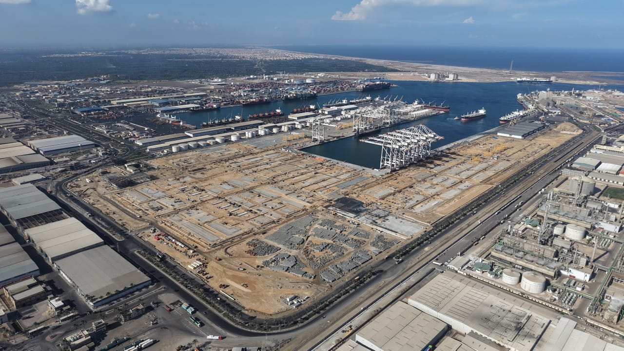 الحاويات بالمحطة