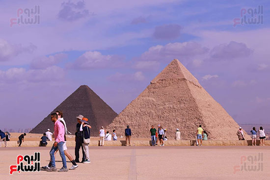 سائحون فى الهرم
