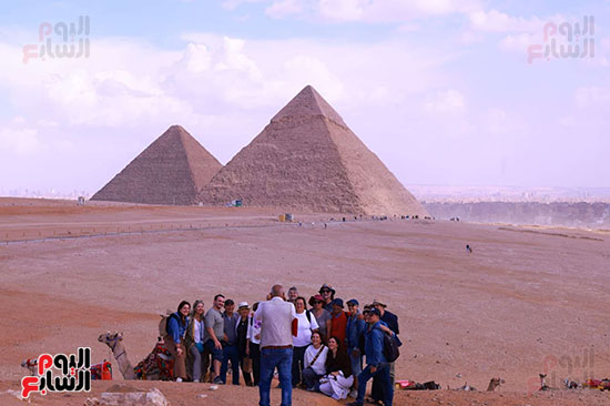 أهرامات الجيزة ترحب بالسائحين (8)