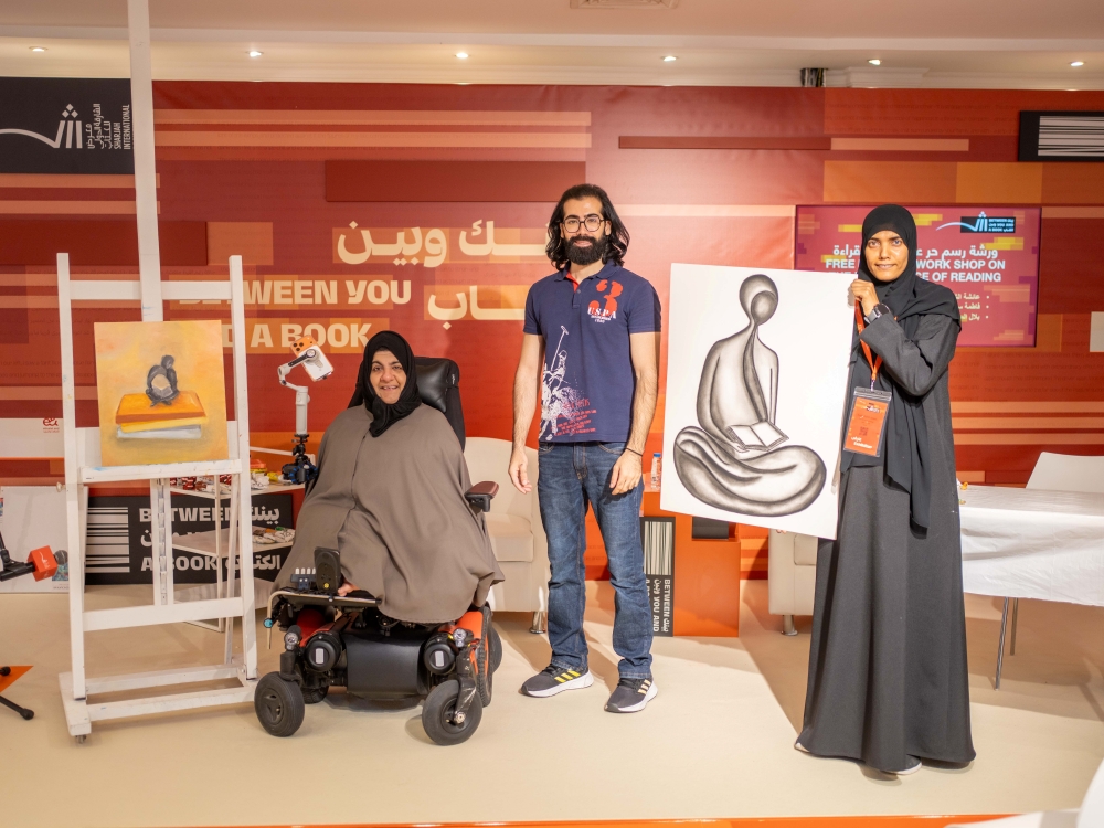 الفنانة عائشة الشامسي