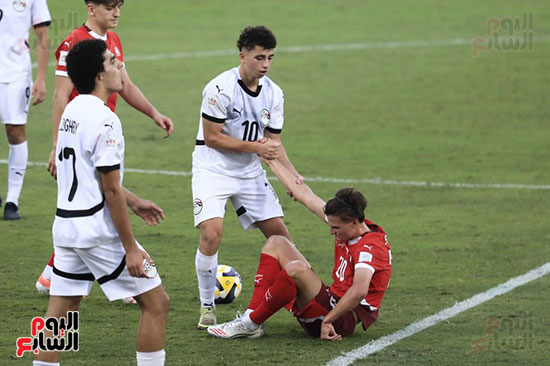 روح رياضية بين لاعبي مصر وسويسرا روح رياضية بين لاعبي مصر وسويسرا