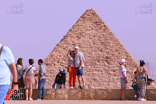 أهرامات الجيزة ترحب بالسائحين (4)