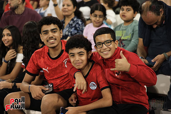 الشباب المصرى يدعم منتخب الناشئين أمام سويسرا الشباب المصرى يدعم منتخب الناشئين أمام سويسرا