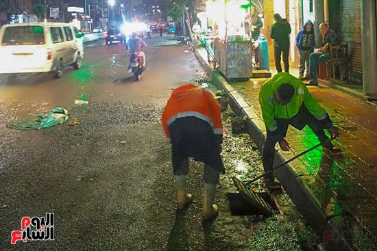 الأجهزة-التنفيذية-بالإسكندرية-تعمل-على-شفط-الأمطار-(6)
