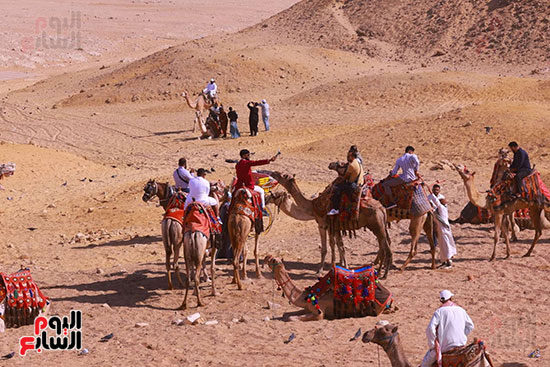 أهرامات الجيزة ترحب بالسائحين (6)