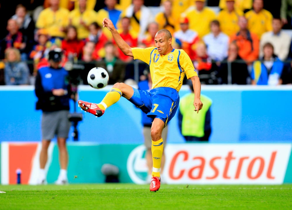 هنريك لارسون الجوهرة السويدية التي أصبحت أسطورة img