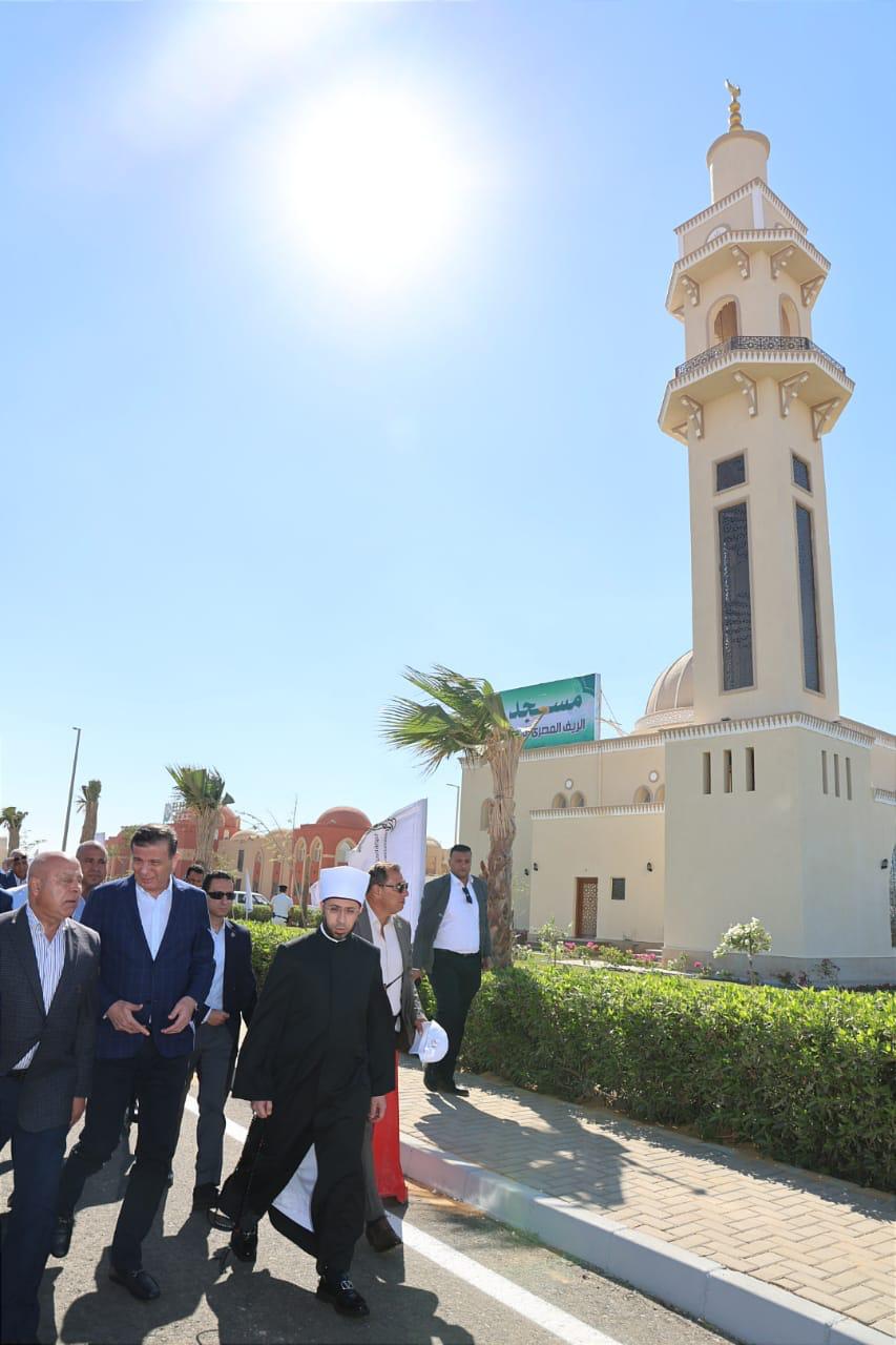 نائب رئيس مجلس الوزراء ووزراء الأوقاف والزراعة والإسكان يشهدون افتتاح المنطقة الإدارية والخدمية بمدينة الطور (6)