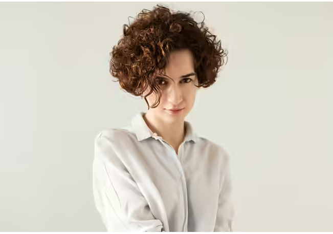 شعر قصير مجعد شعر قصير مجعد